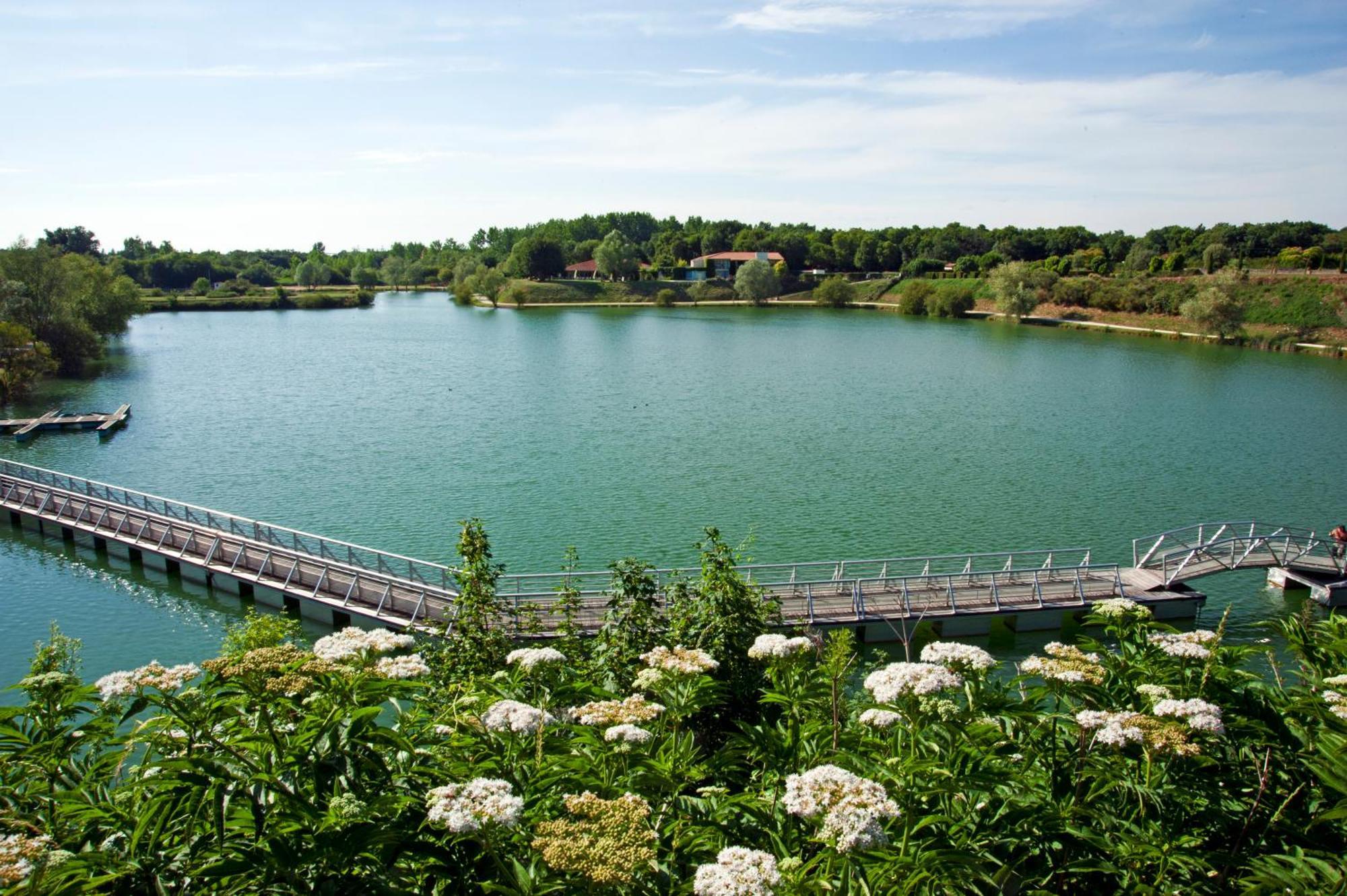 Les Jardins Du Lac Trizay Luaran gambar